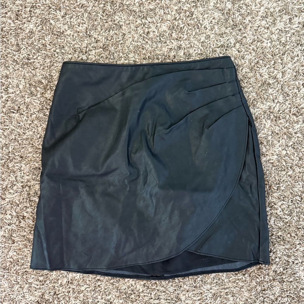 Abercrombie & Fitch Black Asymmetrical Ruched Pencil Skirt